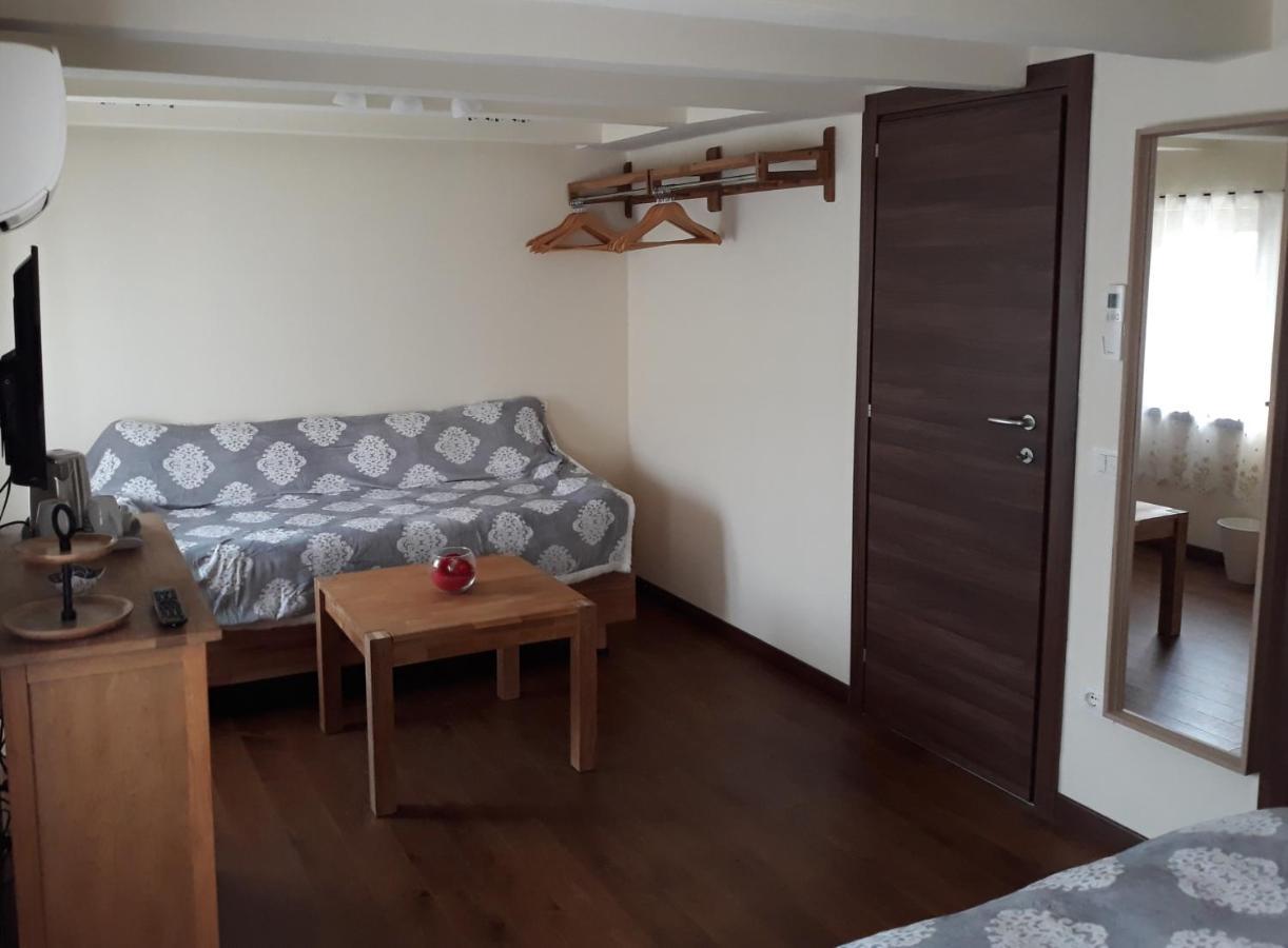 Casa Zuel Guesthouse Rolle Eksteriør billede