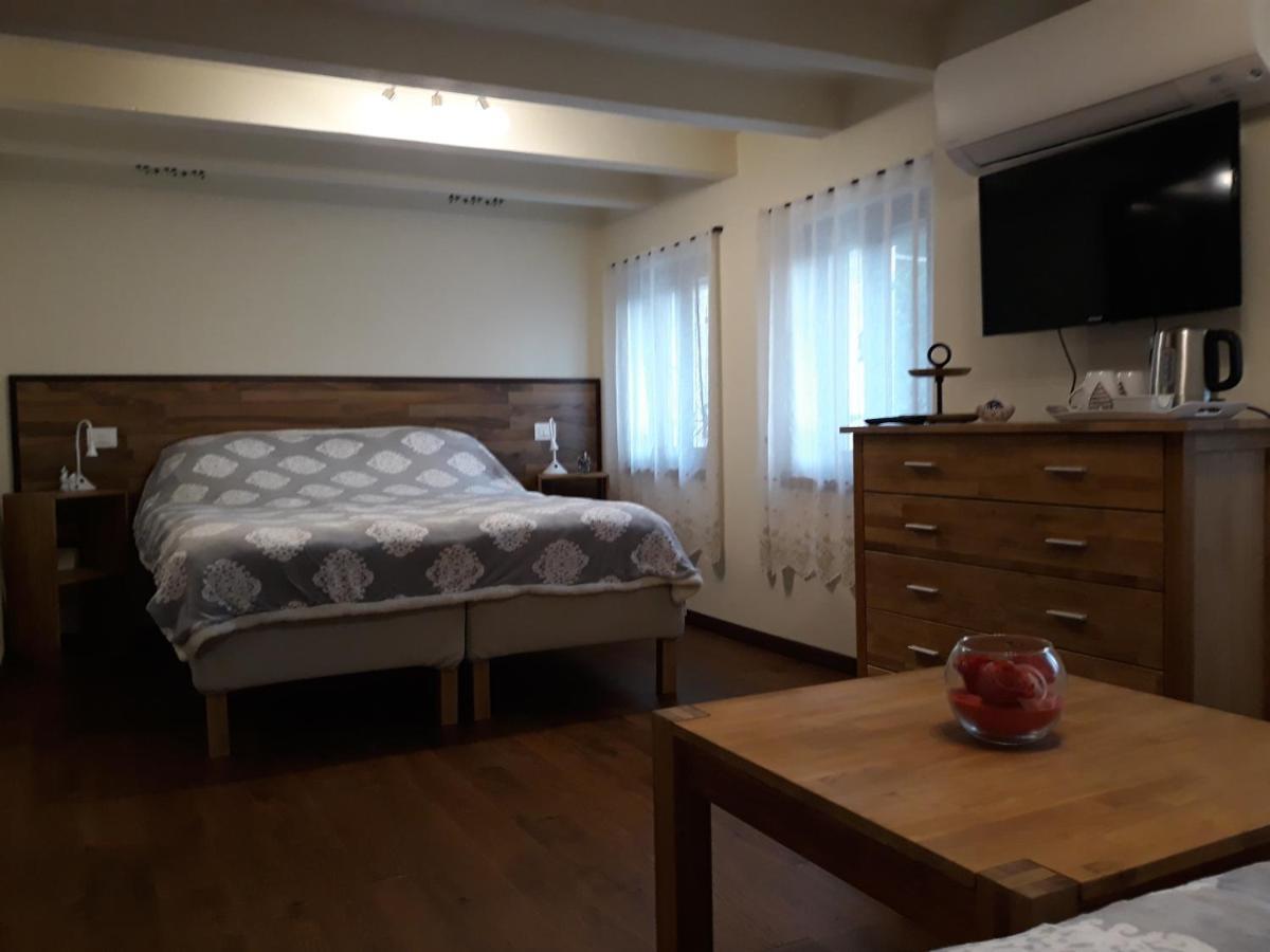 Casa Zuel Guesthouse Rolle Eksteriør billede