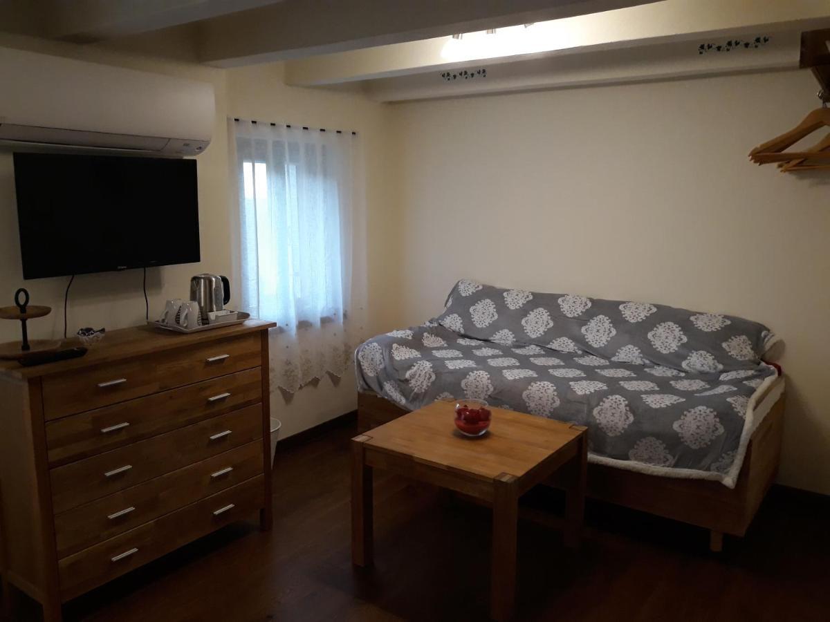 Casa Zuel Guesthouse Rolle Eksteriør billede