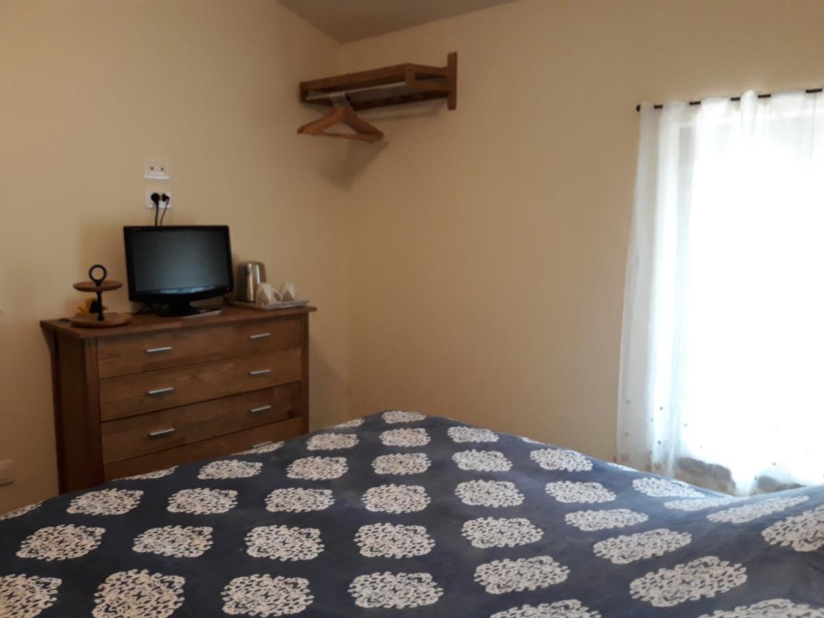 Casa Zuel Guesthouse Rolle Eksteriør billede